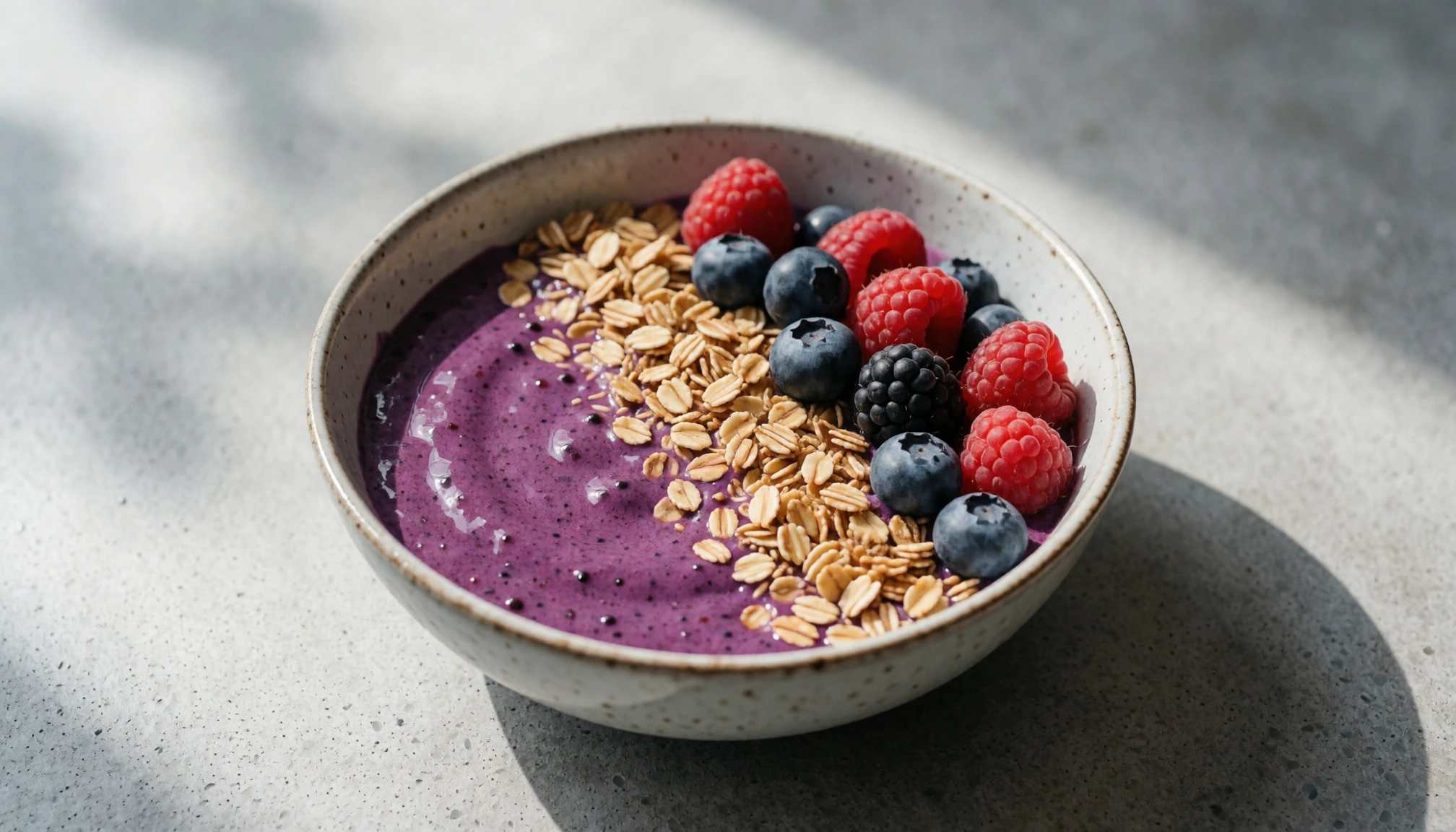 Scène éditoriale sans texte liée à Açaï : composition, recettes et conseils pour bien choisir